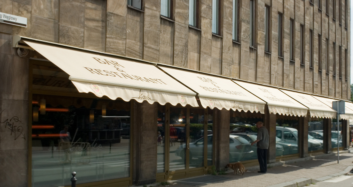 commercial awnings & retractable pergolas